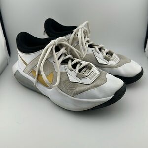 Nike Air Zoom Crossover Low White Metallic Gold sz 4Y